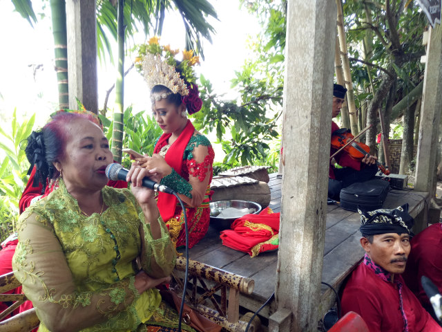 Mak Temu dan Penari Gandrung Banyuwangi (Foto: Rina Nurjanah/kumparan)