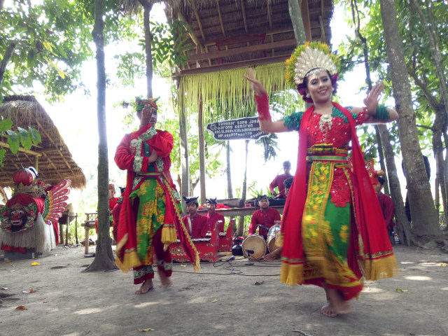 Tari Jaran Goyang di Kemiren, Banyuwangi (Foto: Rina Nurjanah/kumparan)