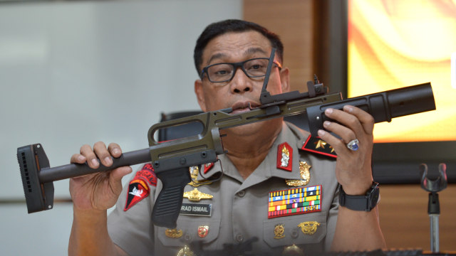 Penjelasan Senjata Tertahan di Soetta (Foto: Wahyu Putro A/Antara)