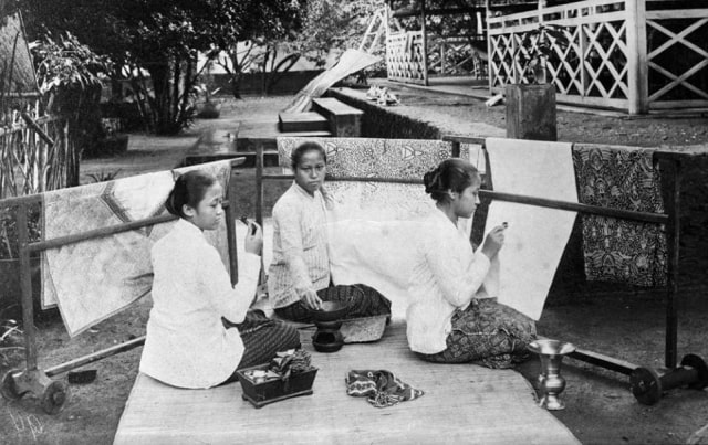 Kartini, Duta Pertama Batik Indonesia