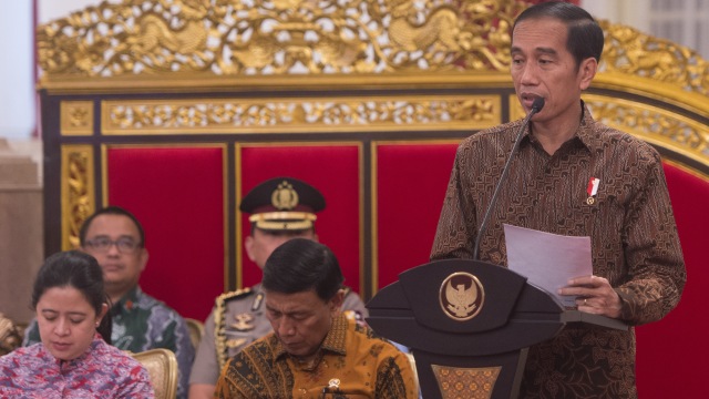 Jokowi berpidato di sidang kabinet Foto: ANTARA/Rosa Panggabean