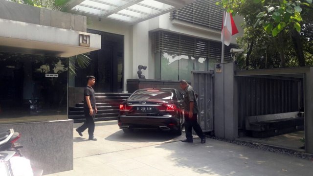 Diduga Mobil Idrus Marham di Rumah Setnov (Foto: Fadjar Hadi/kumparan)