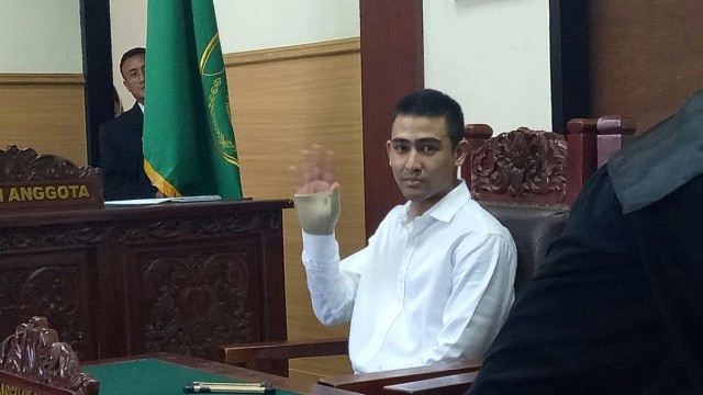 Axel Matthew Thomas di ruang sidang. (Foto: Prabarini Kartika/kumparan)