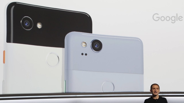 Pixel 2, Ponsel Keluaran Google (Foto: Stephen Lam/Reuters)