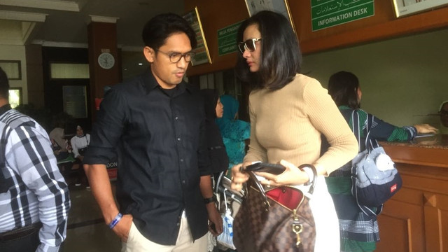 Ibnu Jamil dan Istrinya (Foto: Regina Kunthi Rosary/kumparan)