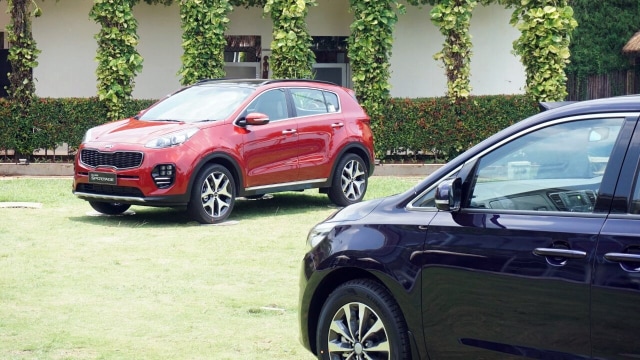 Kia Sportage dan Kia Sedona (Foto: Gesit Prayogi/kumparan)