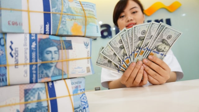Ilustrasi Uang Dolar dan Rupiah (Foto: Aditia Noviansyah/kumparan)