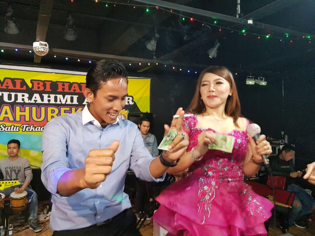 Sawer terus! (Foto: Dok. Pribadi)