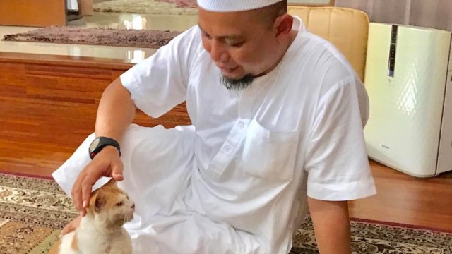 Arifin Ilham dan kucing (Foto: Instagram Arifin Ilham)