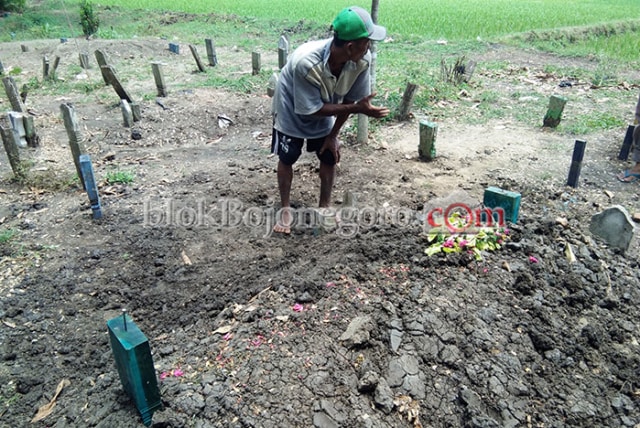 Ha...? Kuburan Dilubangi, Tali Pocong dan 'Gelu' Mayat Hilang