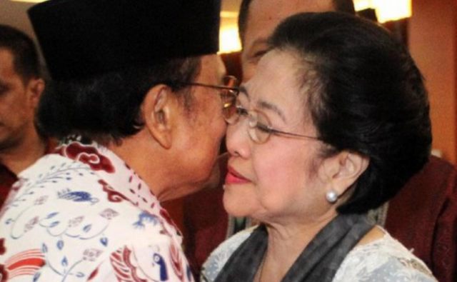 Romantisnya Habibie dan Megawati, dan Lipstik yang Membekas di Pipi
