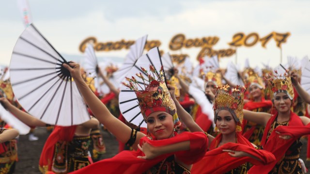 Festival Gandrung Sewu di Pantai Boom Banyuwangi (Foto: Joseph Pradipta/kumparan)