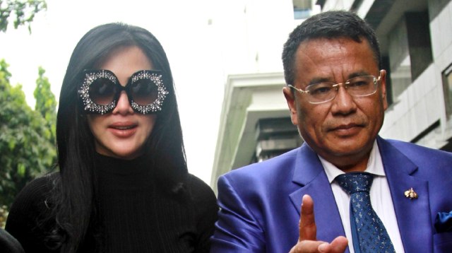 Syahrini dan Hotman Paris (Foto: Munady Widjaja/kumparan)