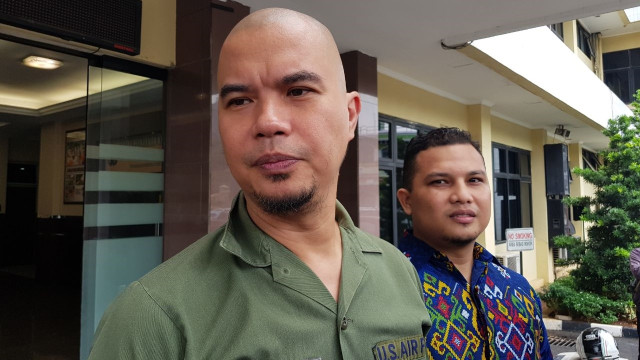 Ahmad Dhani di Polres Jakarta Selatan (Foto: Yurika Kencana/kumparan)