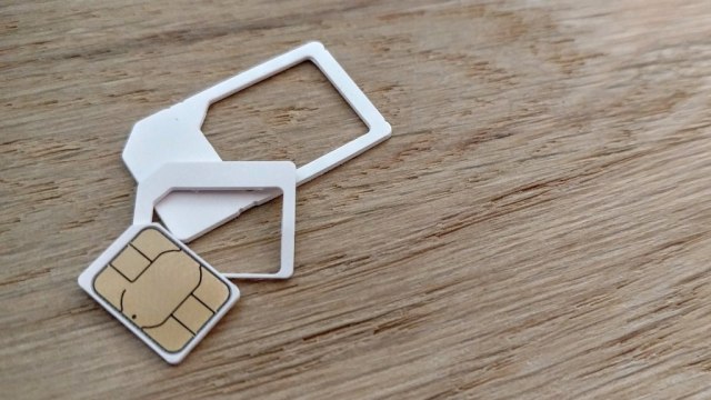 Kartu SIM seluler. (Foto: AndrewBecks (CCO Creative Commons))