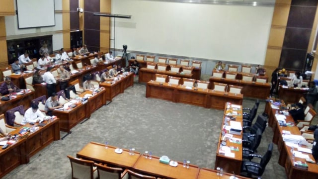 Rapart kerja Kapolri dan Komisi III (Foto: Ferio Pristiawan/kumparan)