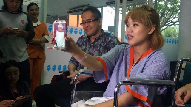 Winda Viska dan Dokter di RSIA Kemang Medical Care (Foto: Yurika Kencana/kumparan)