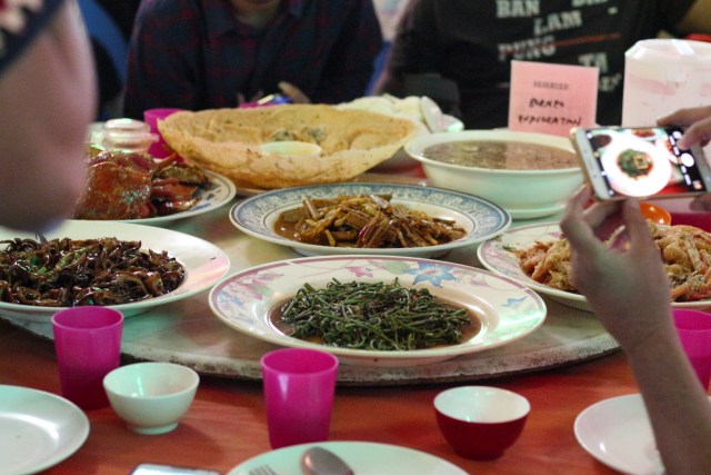 Top Spot – Pusat Makan Seafood yang Penuh Sesak