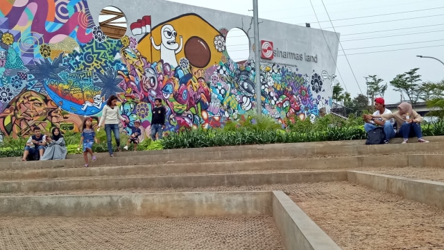 Suasana Sore Hari di RPTRA Kalijodo pada 13 Oktober 2017 (Foto: Nabilla Fatiara/kumparan)