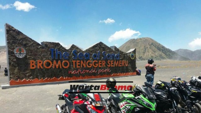 Pro Kontra Tugu Gunung Bromo