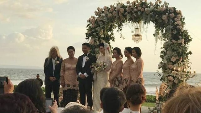 Pernikahan Derby Romero dan Claudia Adind (Foto: Instagram/@andhysubandi)