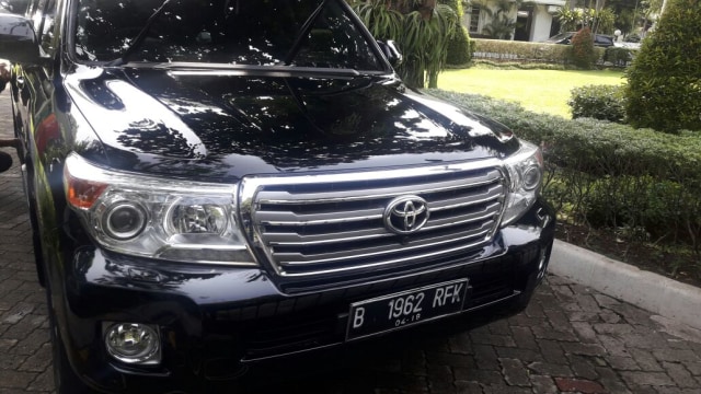 Mobil dinas Toyota Land Cruiser. Foto: Fadjar Hadi/kumparan