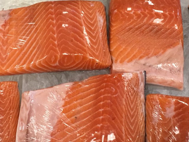 Potongan daging salmon segar (Foto: Dok. Pribadi)