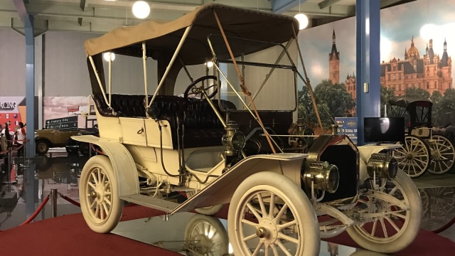Kerennya Museum Angkut di Malam Hari (Foto: Stephanie Elia/kumparan)