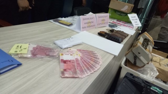 Jumpa Pers Uang Palsu di Dirtipid Ekonomi Khusus (Foto: Resya Firmansyah/kumparan)