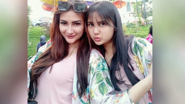Natalie Sarah dan anaknya. (Foto: Instagram @natalie_sarahs)