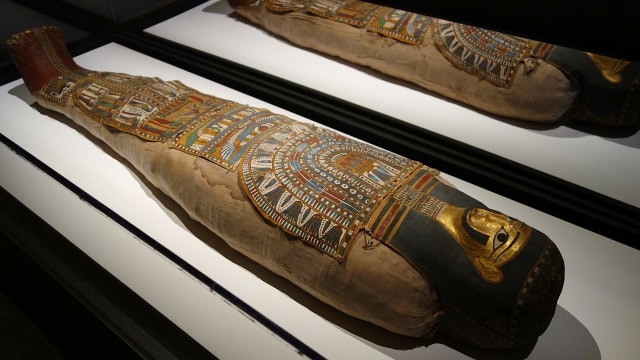 Peti artistik tempat menaruh mumi. (Foto: Wikimedia Commons)