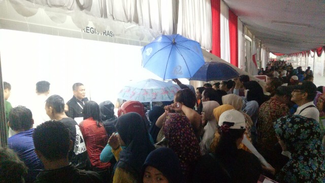 Antre pembuatan e-KTP di TMII (Foto: Aria Pradana/kumparan)