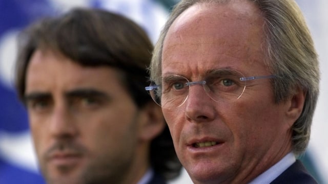 Sven-Goeran Eriksson dan Roberto Mancini. (Foto: AFP/Gabriel Buoys)
