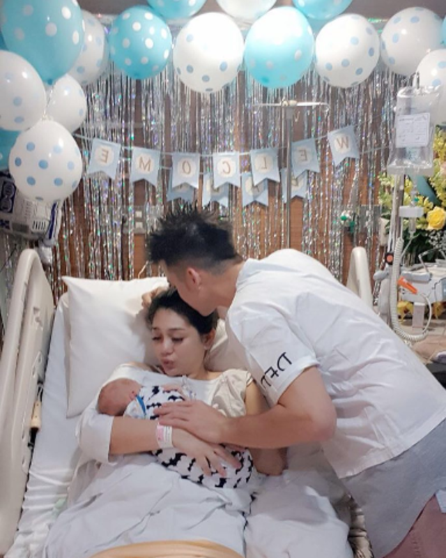 Stefan William dan anaknya. (Foto: Instagram/stefannwilliam)