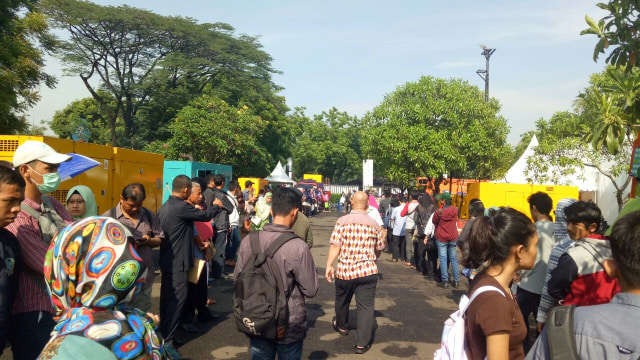 TMII dipenuhi pengantre e-KTP (Foto: Adim Mugni/kumparan)