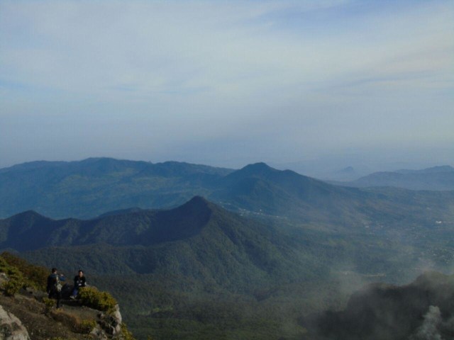Tidak Perlu “Saingan” untuk Sampai Puncak