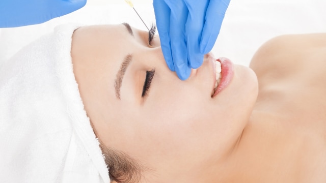 Ilustrasi penyuntikkan silikon cair pada hidung (Foto: Thinkstock)