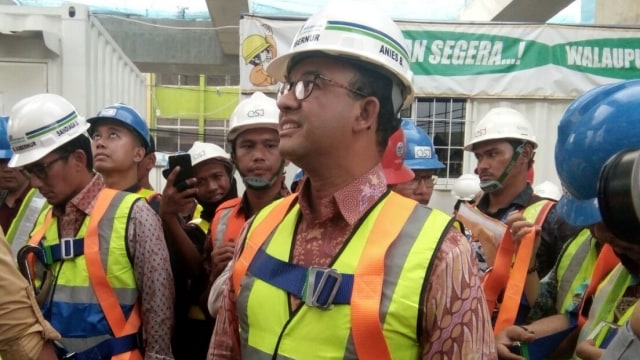 Anies - Sandi tinjau MRT di Fatmawati (Foto: Diah harni/kumparan)
