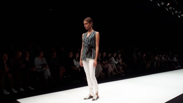 Koleksi Reves Studio di JFW 2018 (Foto: Andari Novianti/kumparan)
