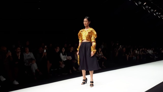 Koleksi BYO "Eclipse" di JFW 2018 (Foto: Andari Novianti/kumparan)