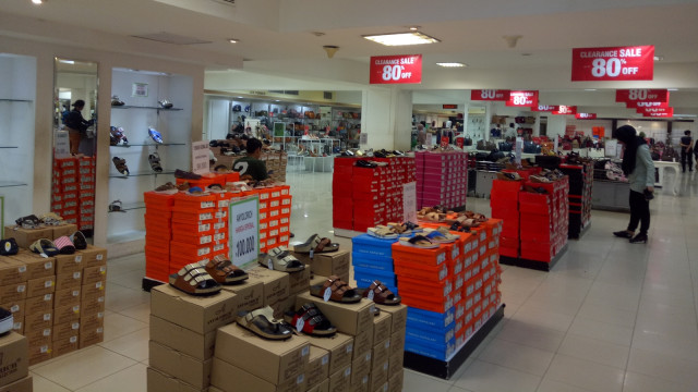 Lotus Sarinah diskon hingga 80%. (Foto: Nicha Muslimawati/kumparan)