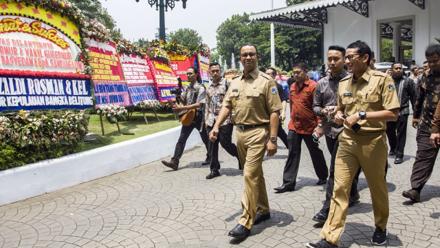 Anies Baswedan - Sandiaga Uno (Foto: Antara/Galih Pradipta)