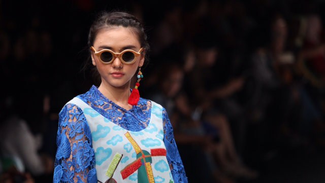 Rancangan Yogiswari Pradjanti di JFW. (Foto:  Fanny Kusumawardhani/kumparan)
