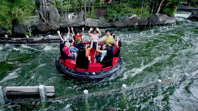 Arung Jeram Dunia Fantasi Ancol (Foto: Ancol.com)