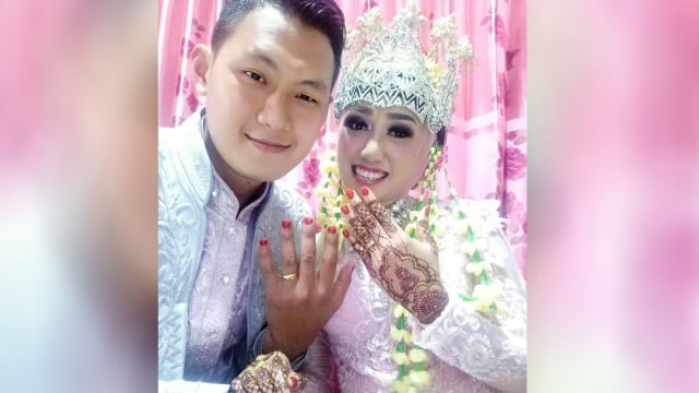 Berry Permana Putra dan sang istri. (Foto: Facebook Berry Permana Putra)