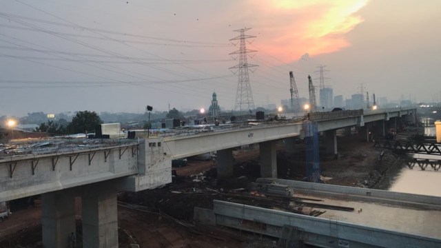 Menteri PUPR meninjau Tol Becakayu (Foto: Kementerian PUPR)