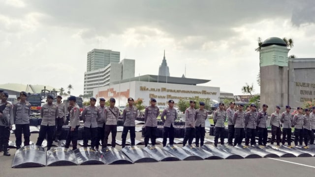 Suasana demo di depan gedung MPR DPR RI (Foto: Aprilandika Pratama/kumparan)
