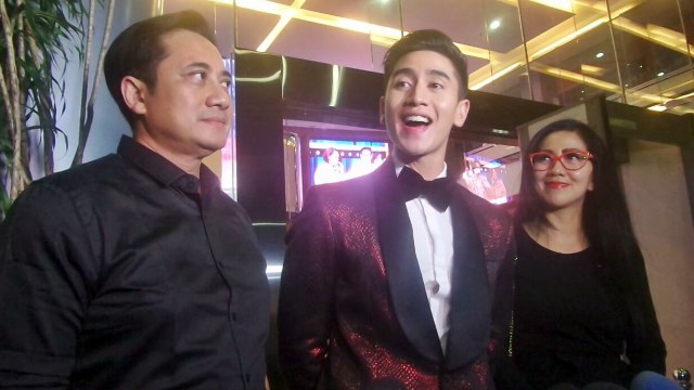 Verrel Bramasta beserta kedua orang tuanya. (Foto: DN. Mustika Sari/kumparan)