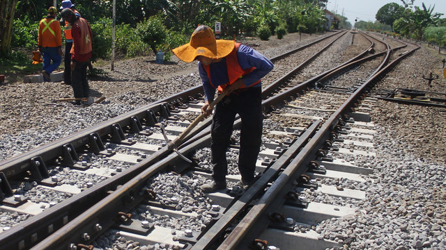 Ilustrasi rel kereta. (Foto: Ari Bowo/Antara)