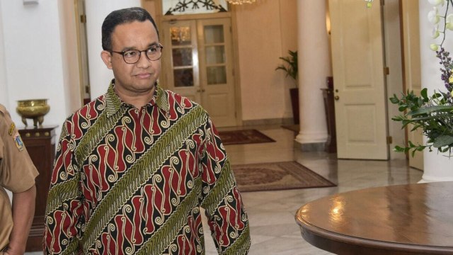 Anies Baswedan memakai baju batik (Foto: dok. Tim Media Anies-Sandi)